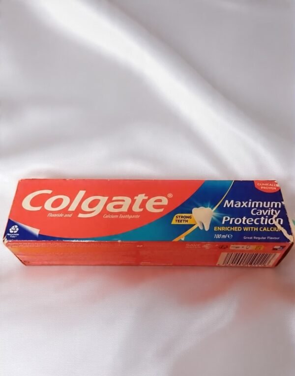 Colgate Fluoride & Calcium Toothpaste Strong Teeth Maximum Cavity Protection Enriched With calcium 100ml